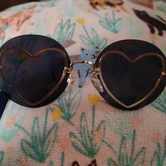 🎊Marc Jacobs Round Heart SunglassesMARC JACOBS